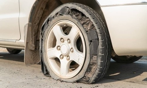 25_Blow_out_a_car_tire