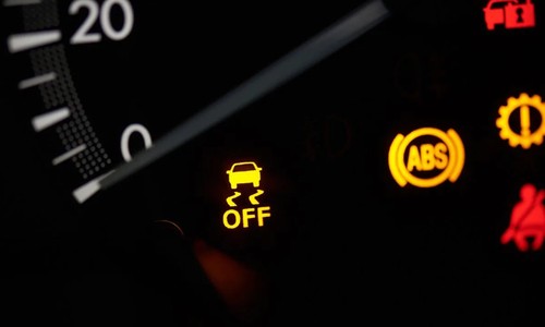 09_traction_control_light